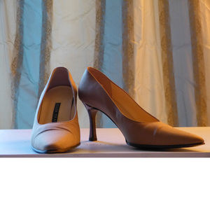 ELLEN TRACY Bronze Canvas Pumps Sz 8M